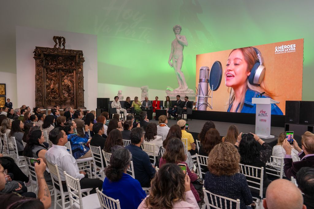 Durante la conferencia, también se presentó el video musical, el cual estará disponible dentro de unos días.