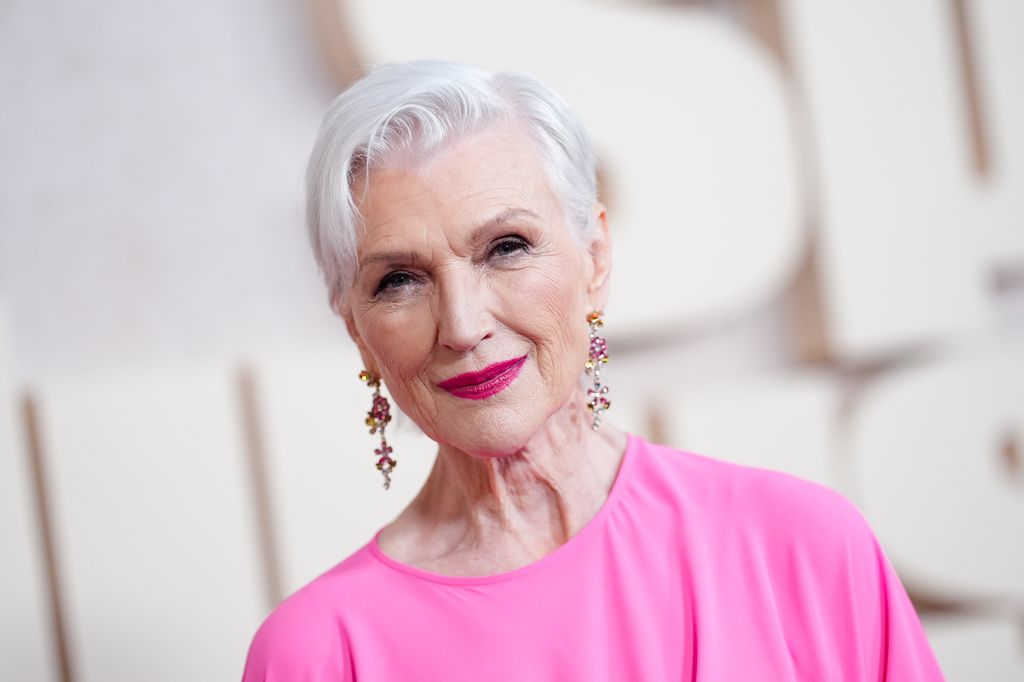 Maye Musk es madre del multimillonario Elon Musk. Estuvo casada con Errol Musk, de 1970 a 1979.