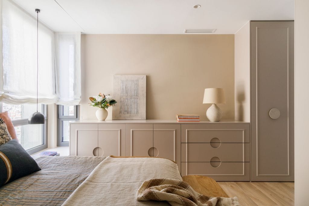 Dormitorio con muebles a medida