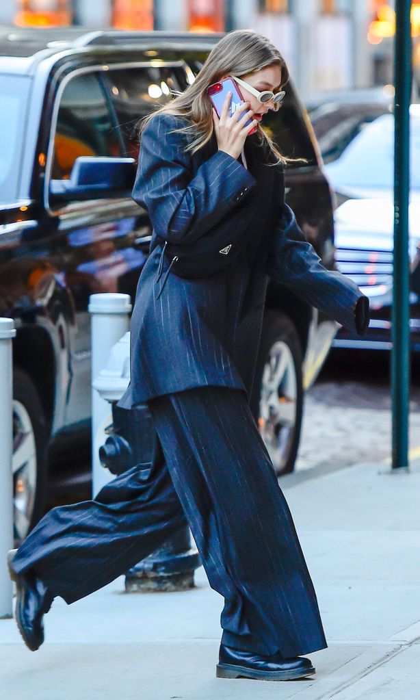 las hermanas hadid prefieres los trajes de rayas