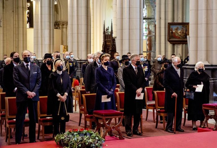 Delphine de Bélgica acude por primera vez a un acto con su padre y la reina Paola
