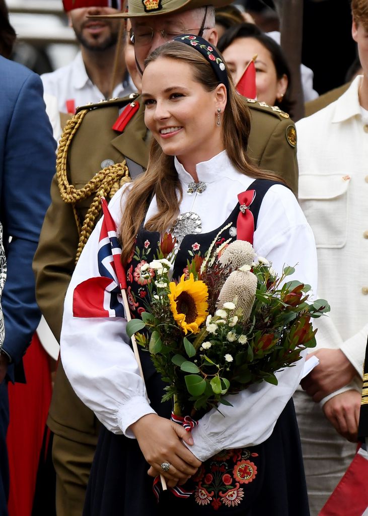 La princesa recibió un bonito ramo de flores este día