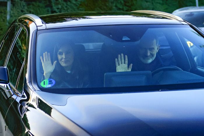 Los Reyes saludan a la prensa
