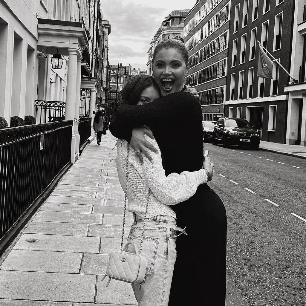 chiquinquir delgado en londres con su hija carlota