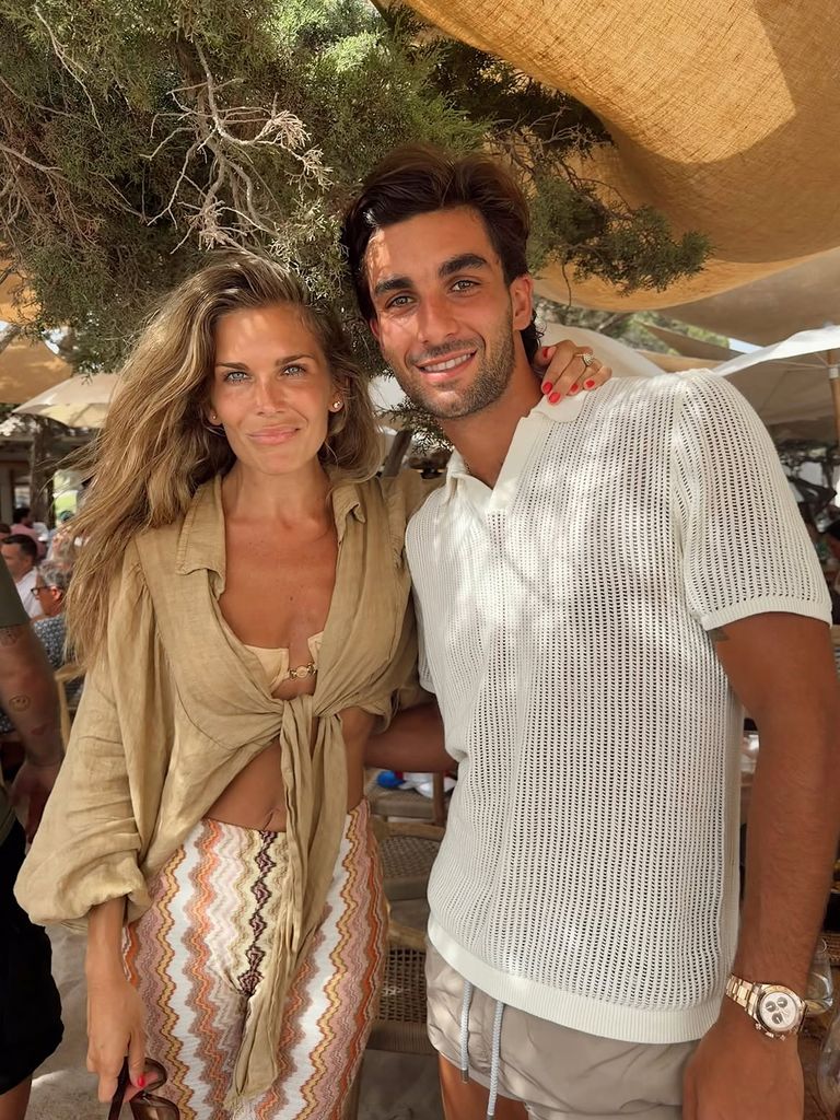 Ferram Torres con la periodista de televisión Isabel Marín