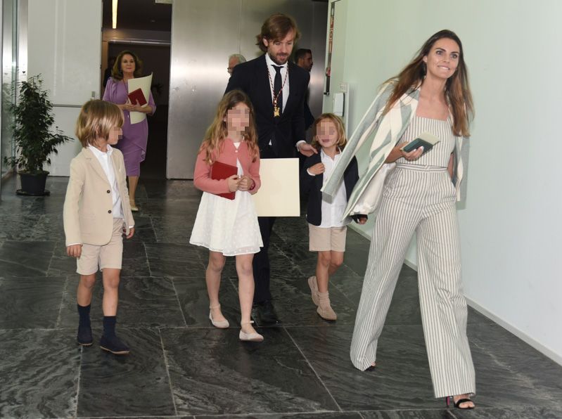 La actriz con su pareja y sus 3 hijos