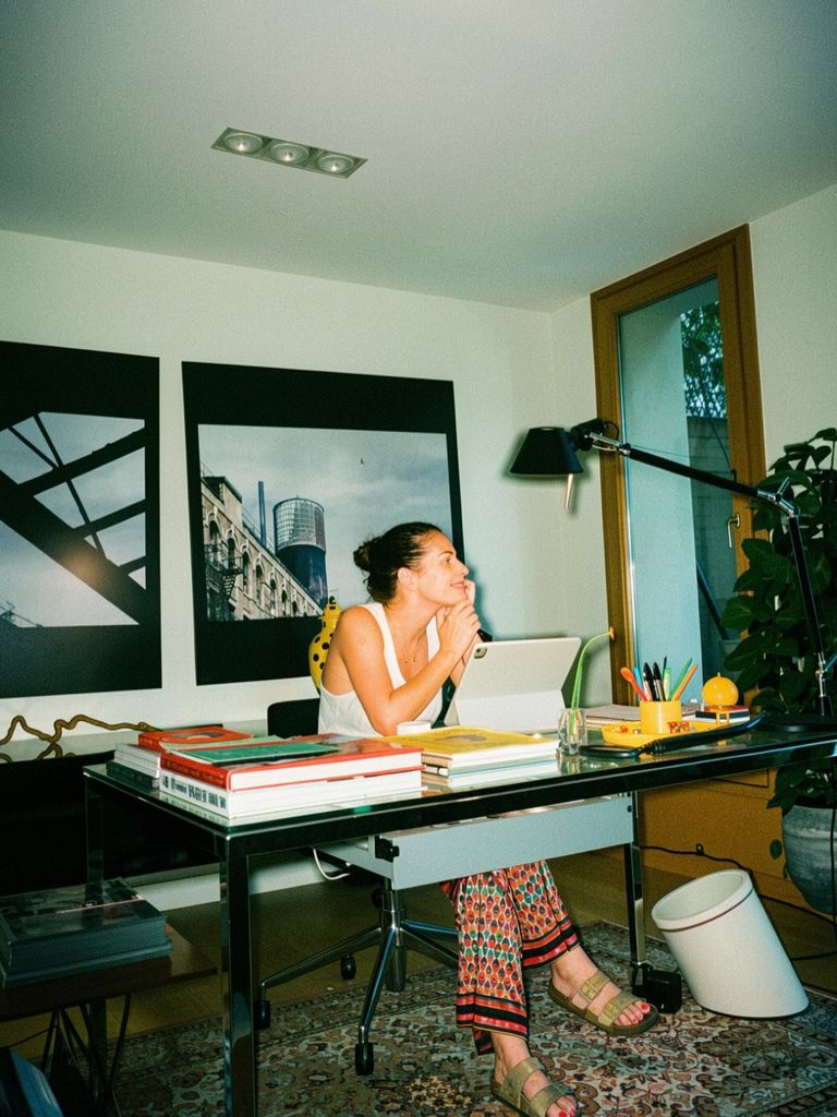 Nuria Roca en su despacho de casa