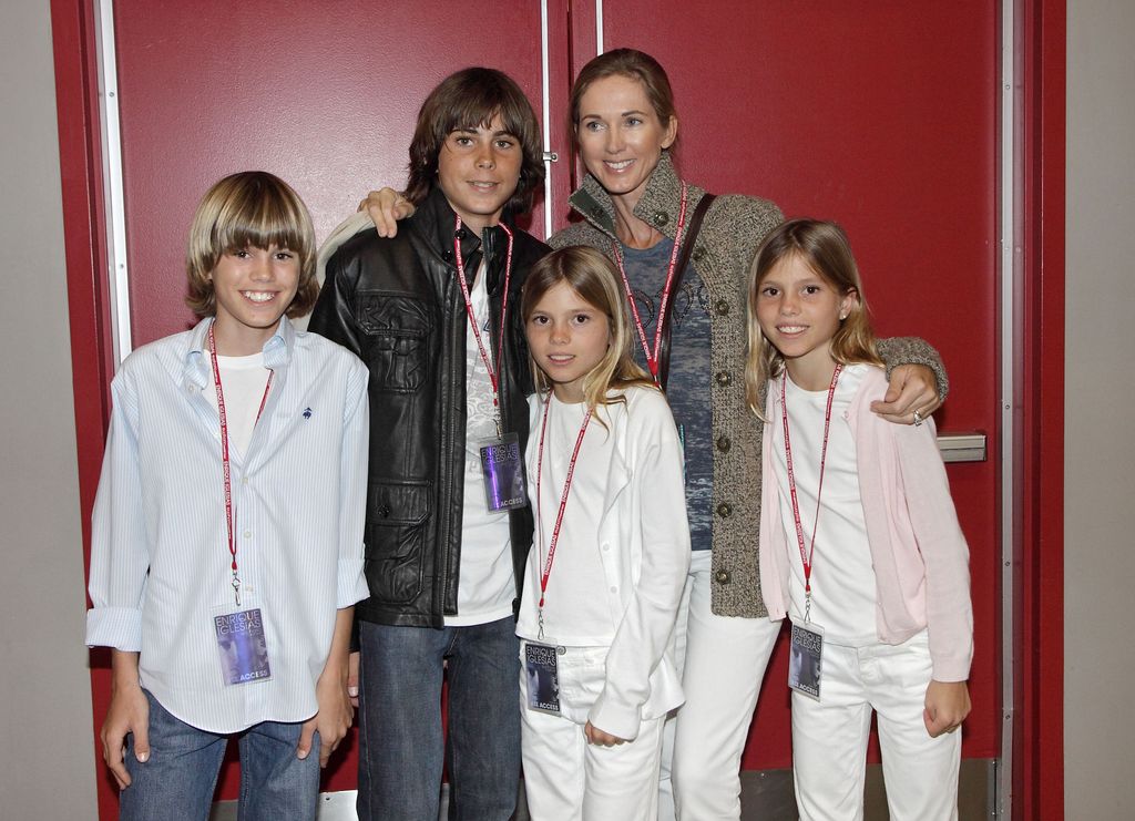 Miranda Rijnsburger y sus hijos Rodrigo, Miguel,  Victoria y  Cristina Iglesias en 2011