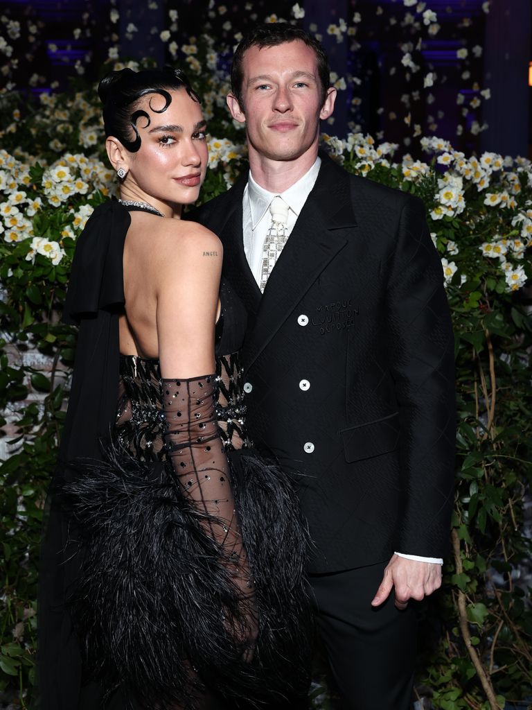 Dua Lipa y Callum Turner 
