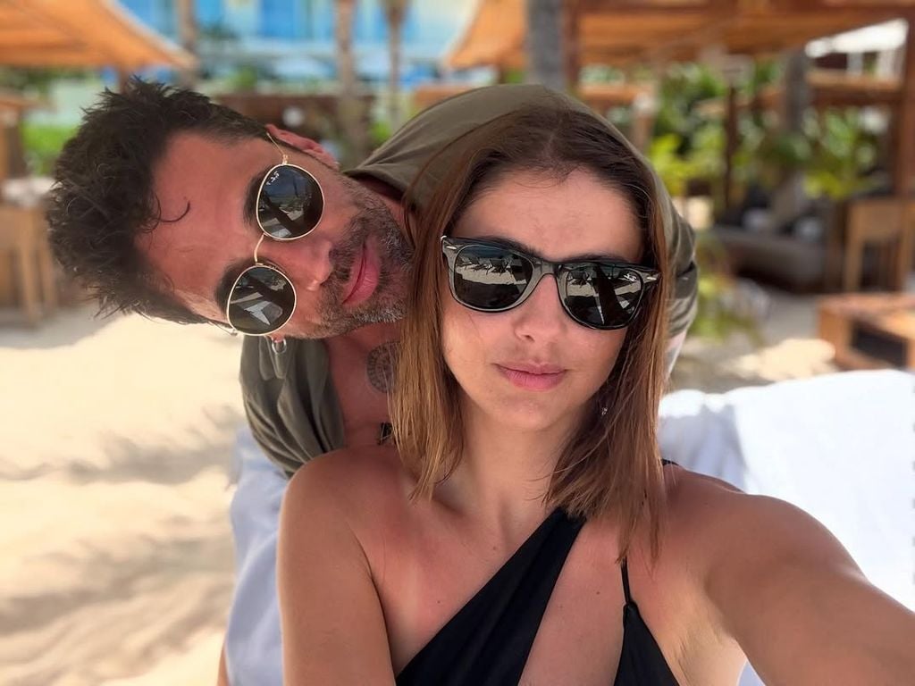 Michelle Renaud y Matías Novoa celebran el amor en una escapada romántica a la orilla del mar 