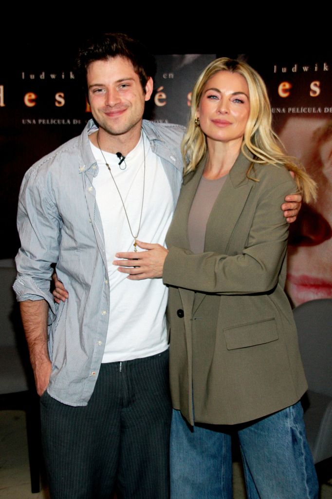 Ludwika Paleta y su hijo Nicolás en la presentación del filme 'Deseo'