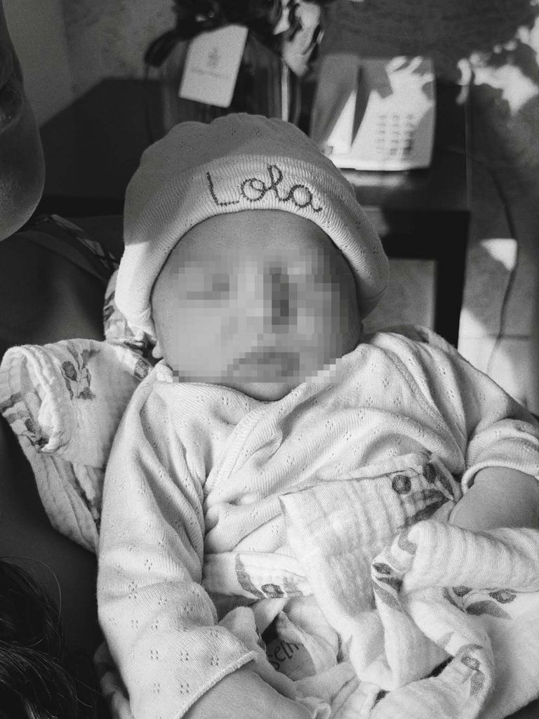 La pequeña Lola en las fotografías