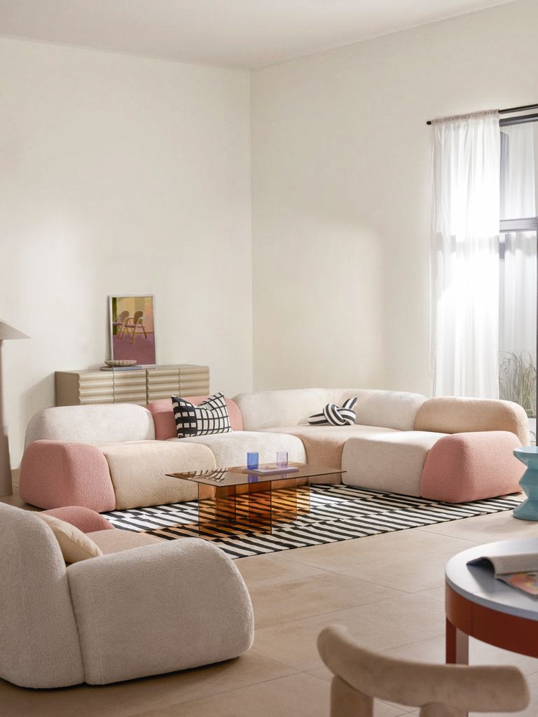 Salón con sofás modulares