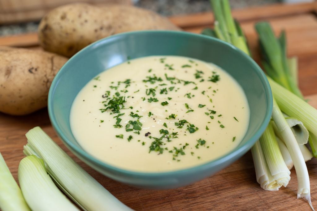 Hay varias teorías sobre el origen de la Vichyssoise.