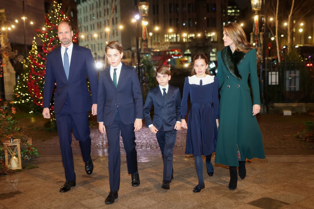 El príncipe William y la princesa Kate con sus tres hijos a su llegada a la Abadía de Westminster.
