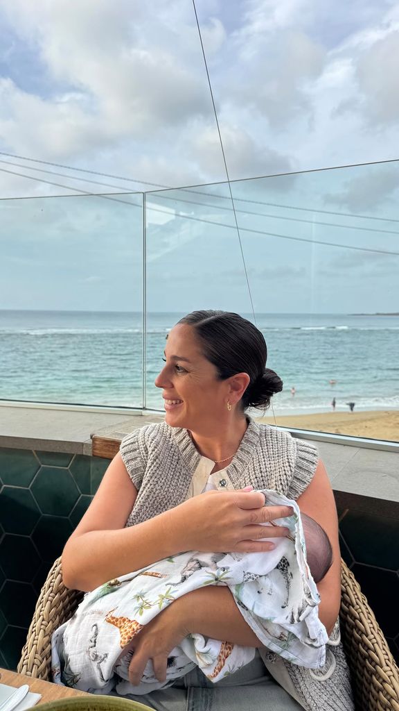 Anabel Pantoja con su hija Alma