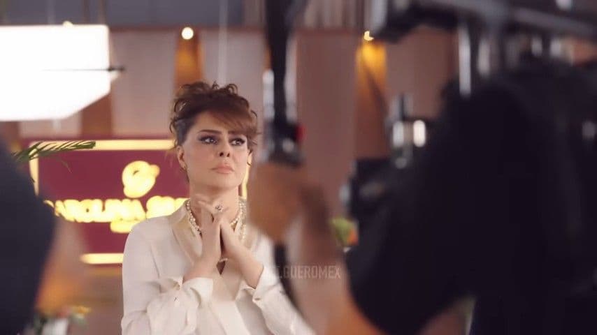 Yadhira Carrillo como Carolina Guillén en 'Los Wils del Past'