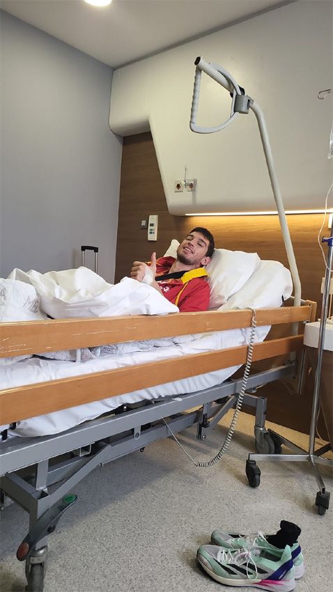 El atleta Quique Llopis recibe el alta tras su aparatosa caída