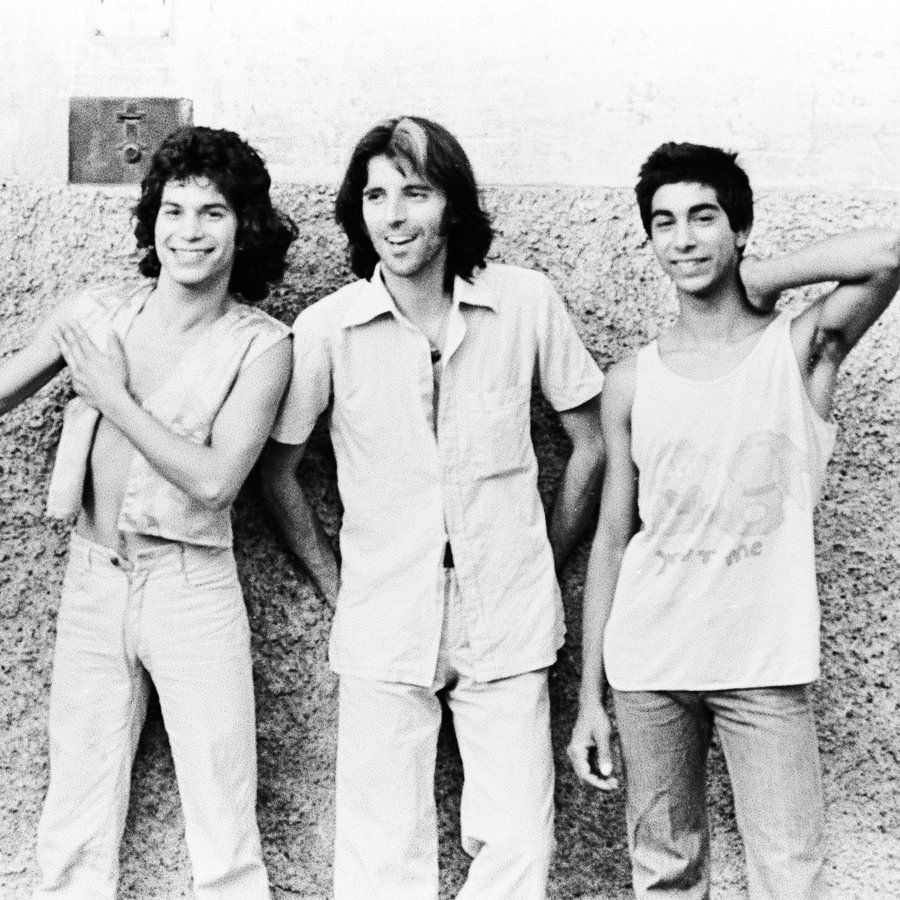 Kiko Veneno junto a los hermanos Raimundo