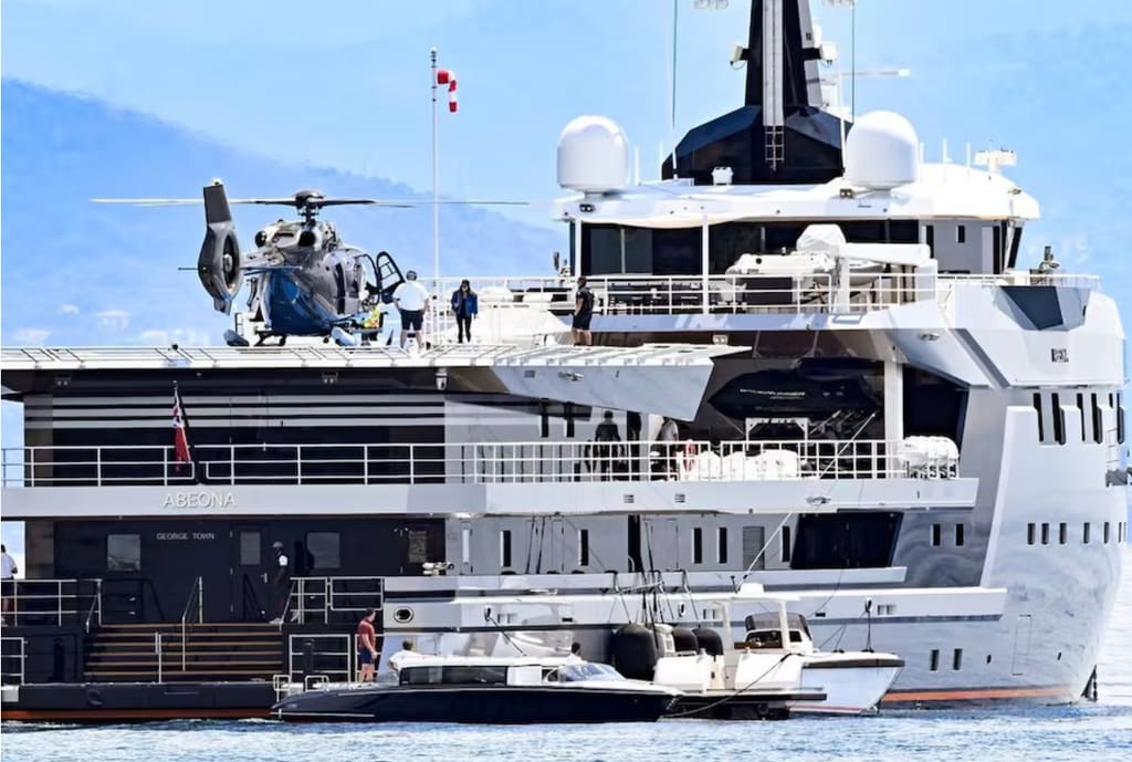 El yate de Jeff Bezos y Lauren Sanchez