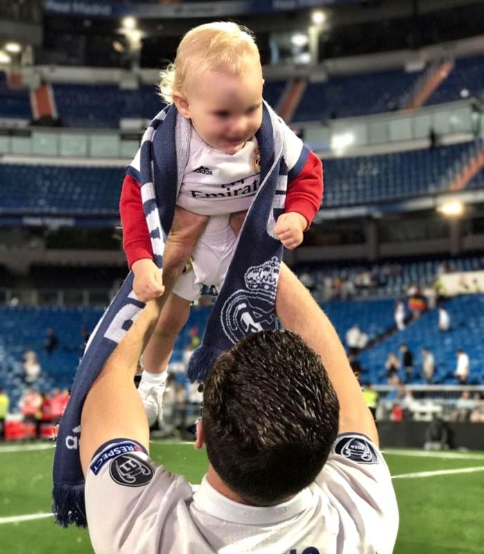 Nacho Fernández junto a su hijo