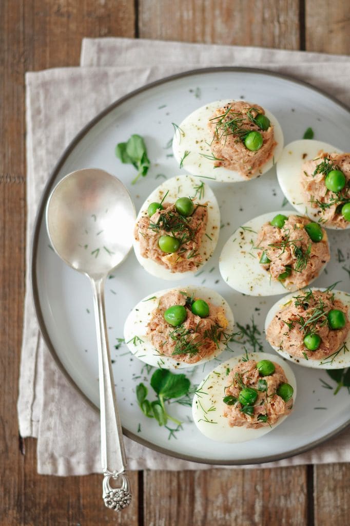 Los huevos rellenos de atún son los más populares de nuestro recetario.