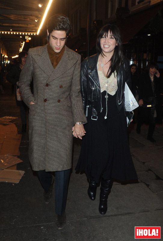 La pareja celebró el miércoles por la noche el cumpleaños de Daysi Lowe en un restaurante de Covent Garden en compañía de los abuelos de ella
