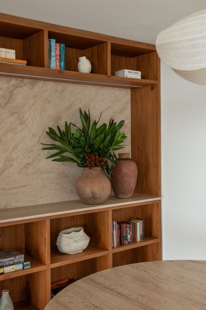 Aparador a medida con trasera de travertino