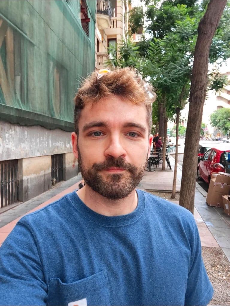 El actor Adam Jezierski está esperando su primer hijo
