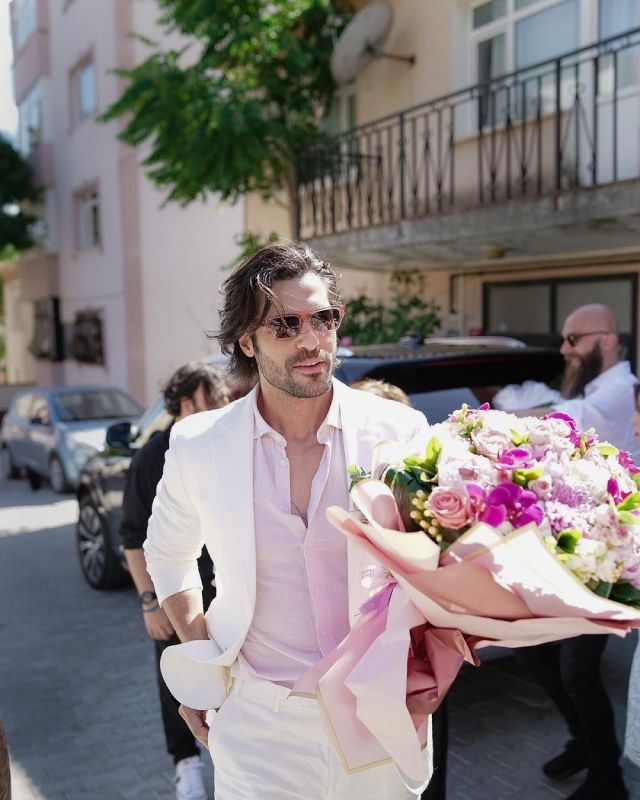 Özge Gürel y Serkan Çayoğlu, su pedida de mano y las dos bodas que van a celebrar