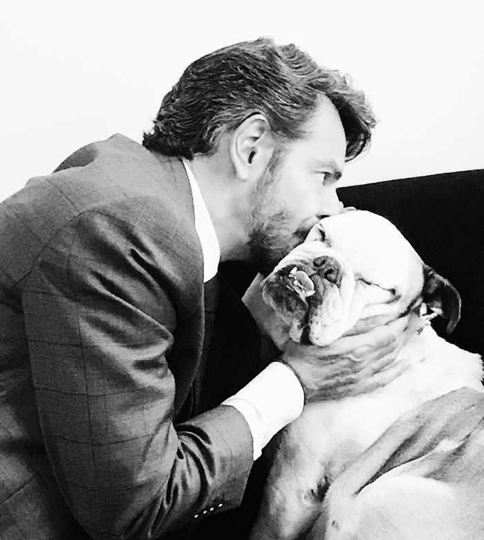 Eugenio Derbez y su perro 