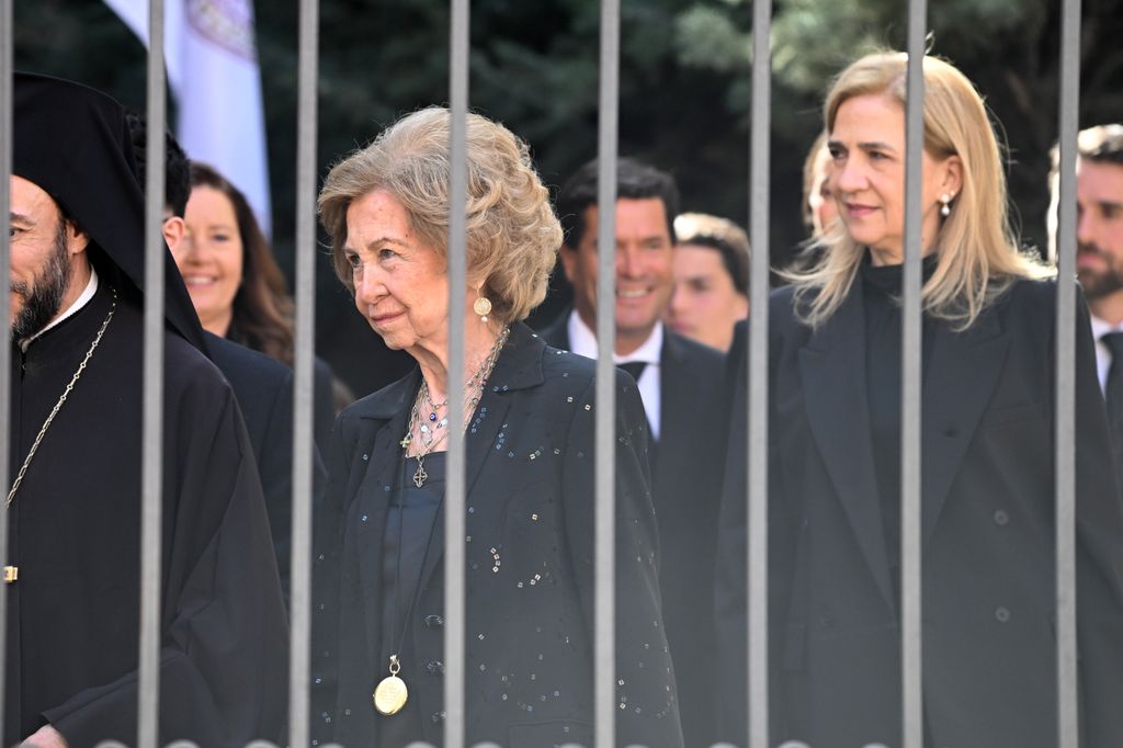 La infanta Cristina acompaña a su madre en el homenaje a su tía