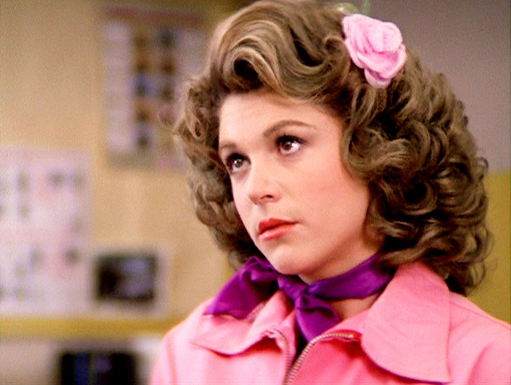 Dinah Manoff apareció como Marty Maraschino, la Dama Rosa que estaba perdidamente enamorada de Vince Fontaine.