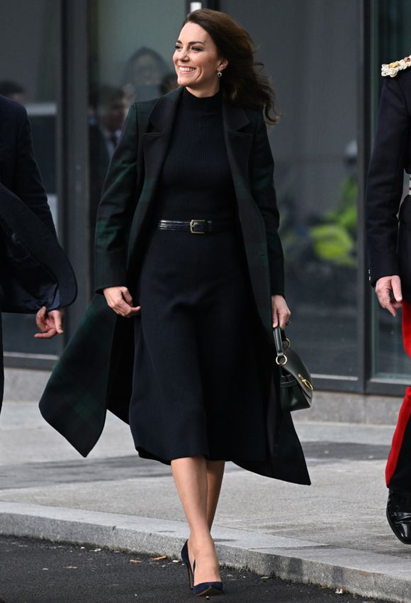 Kate Middleton con abrigo de cuadros