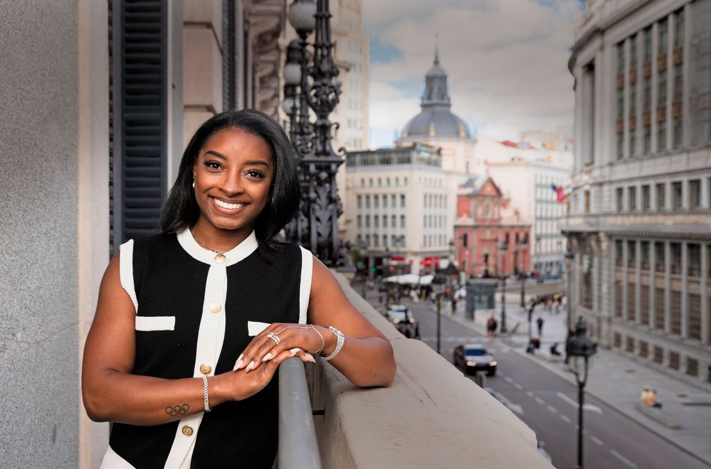Simone Biles en una terraza de Madrid