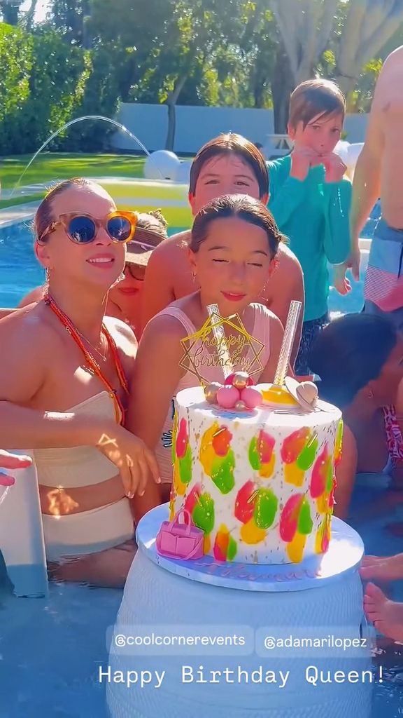 Su hija, Alaïa, estuvo de lo más divertida en este festejo 