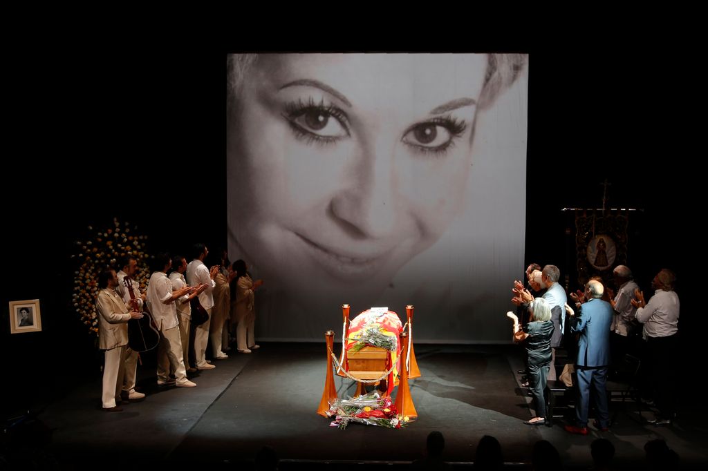 Capilla ardiente de la actriz Lina Morgan en el teatro de La Latina en Madrid tras su fallecimiento