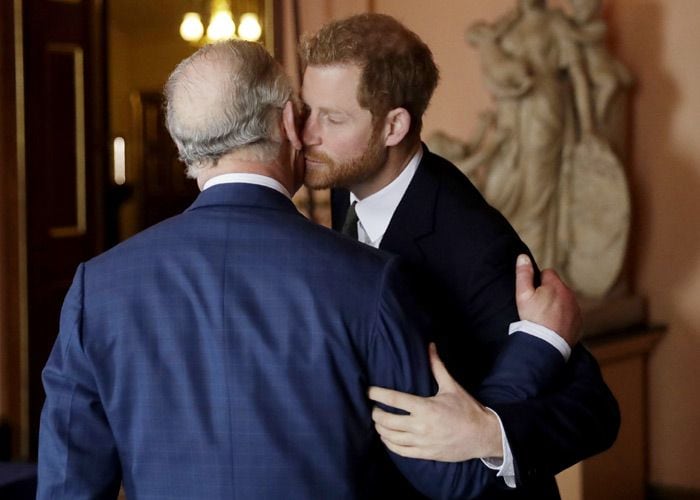 Las revelaciones que el príncipe Harry hace en su libro sobre su padre