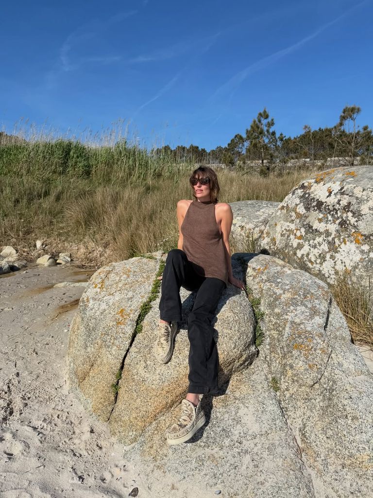 Eugenia Osborne con look de entretiempo en Galicia.