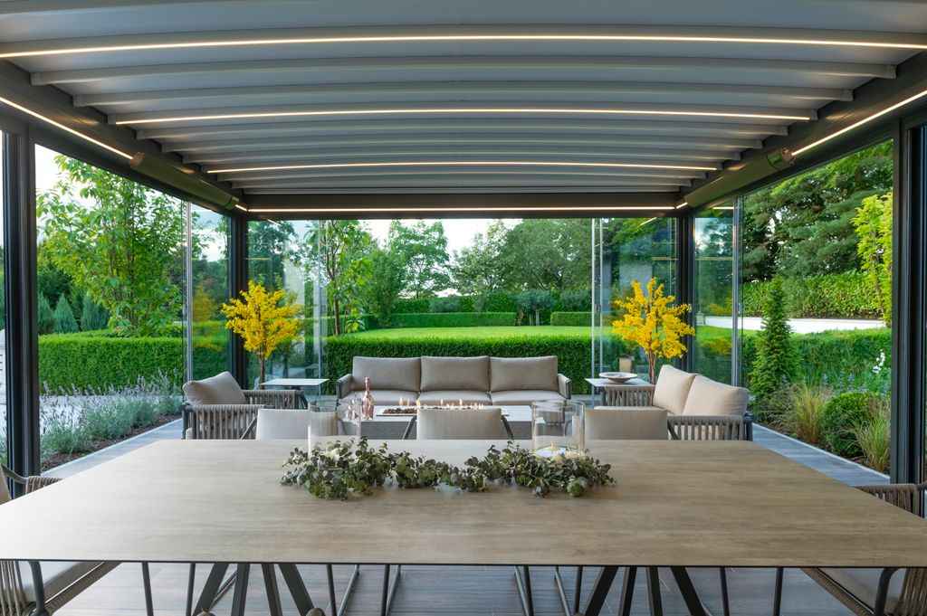 Pérgola bioclimática en una residencia de Irlanda