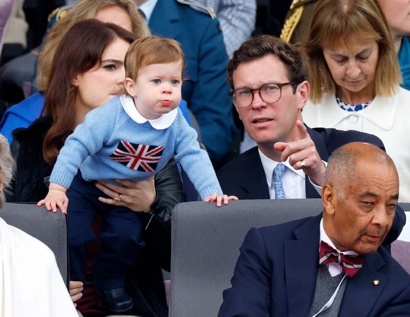 Eugenia de York y Jack Brooksbank con su hijo August