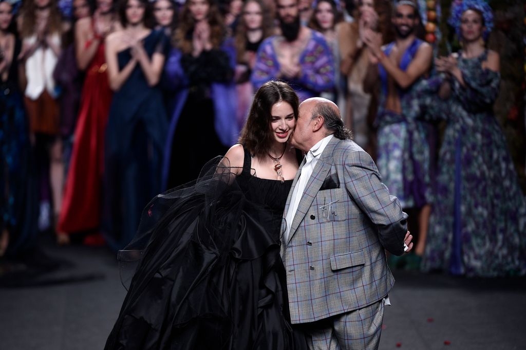 Palito Dominguín y Francis Montesinos en un desfile en 2017 en el que rindieron homenaje a Bimba Bosé
