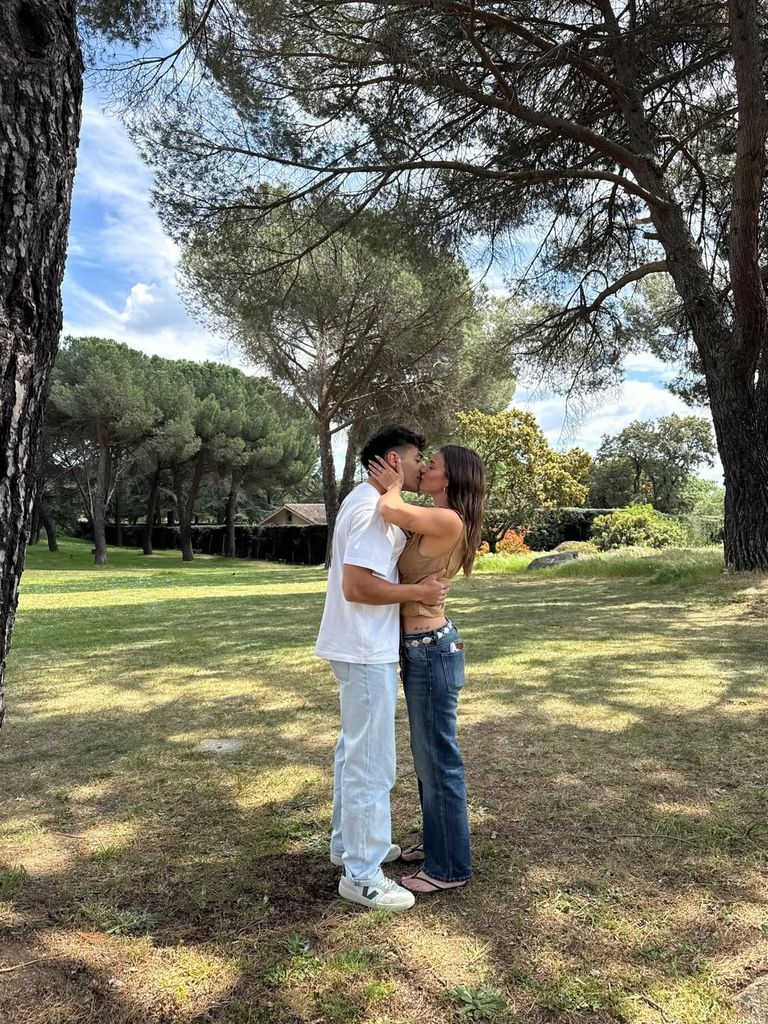 Laura Escanes celebrando su 30 cumpleaños con su novio, Joan Verdú