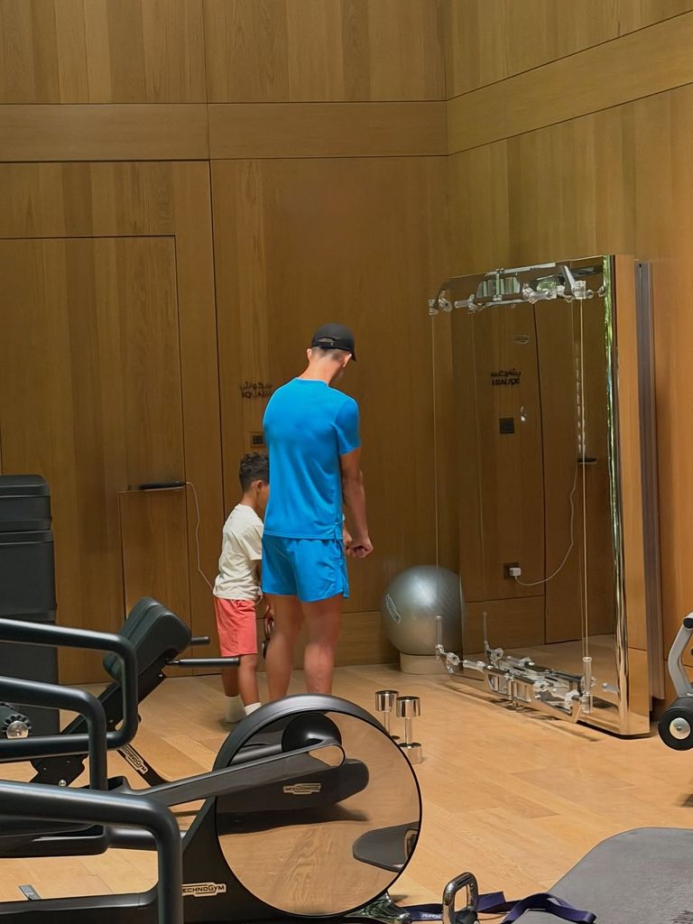 Matteo se ha convertido en el compañero de gimnasio de su papá.