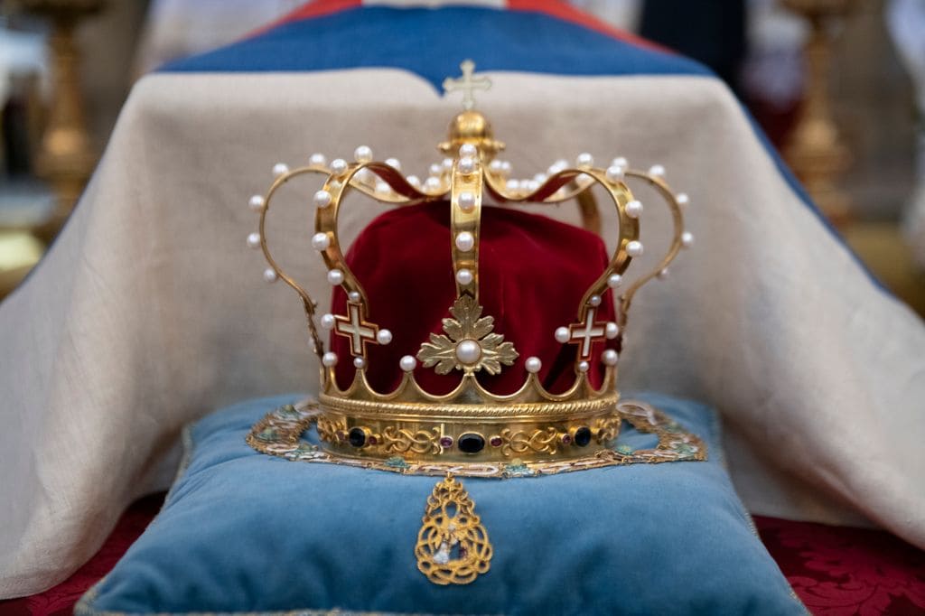 Imagen del solemne funeral que se brindó con honores en la basílica de Superga de Turín al príncipe Amadeo de Saboya-Aosta, pretendiente al desaparecido trono de Italia