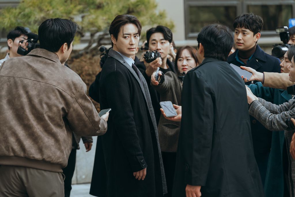 Lee Jun-hyuk interpreta al detective Park Mu-gyeong
