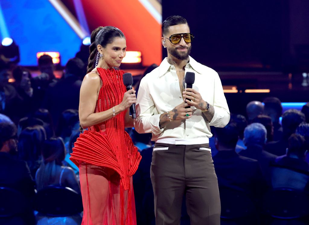 Maluma debutó como host de los Latin GRAMMY junto a Roselyn Sánchez