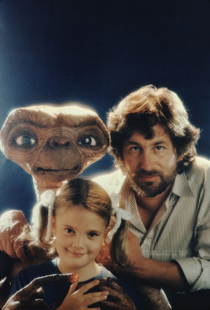 Steven Spielberg junto a una jovencísima Drew Barrymore y el inolvidable E.T. durante el rodaje de la película que cambió para siempre su visión sobre la paternidad