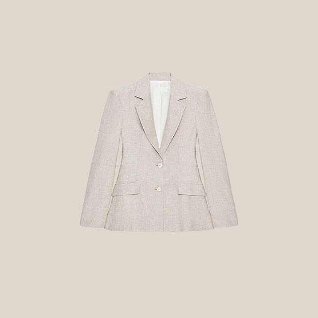 Una blazer de lino de Zara y 3 looks que te salvarán el verano