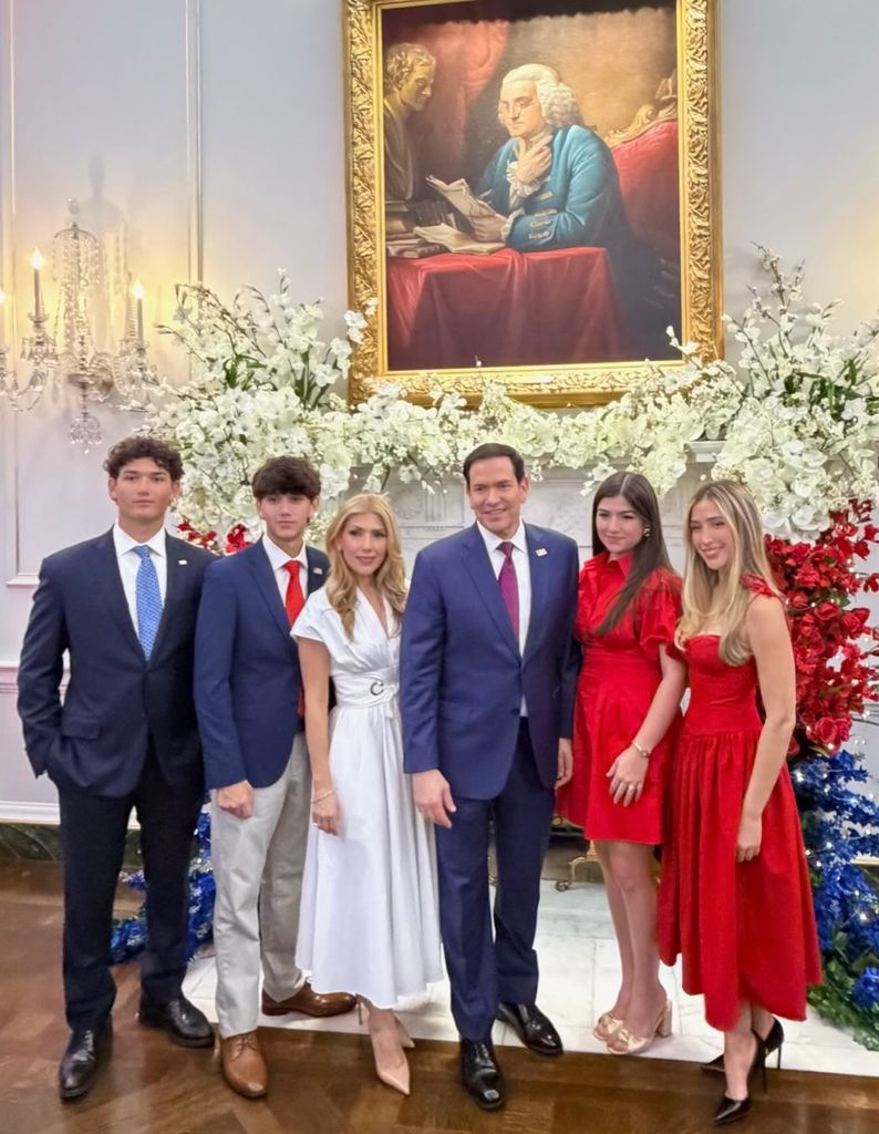 Marco y Jeanette Rubio con sus hijos Amanda Loren, Daniella, Anthony y Dominick.